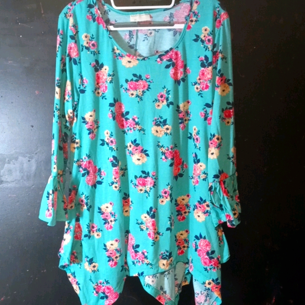 Turquoise flowy flower top